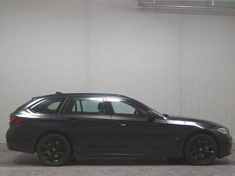 Schwarz Gebraucht 2021 BMW 530 M Sport Kombi | 26.980 € (Superpreis) - Bild 1/4
