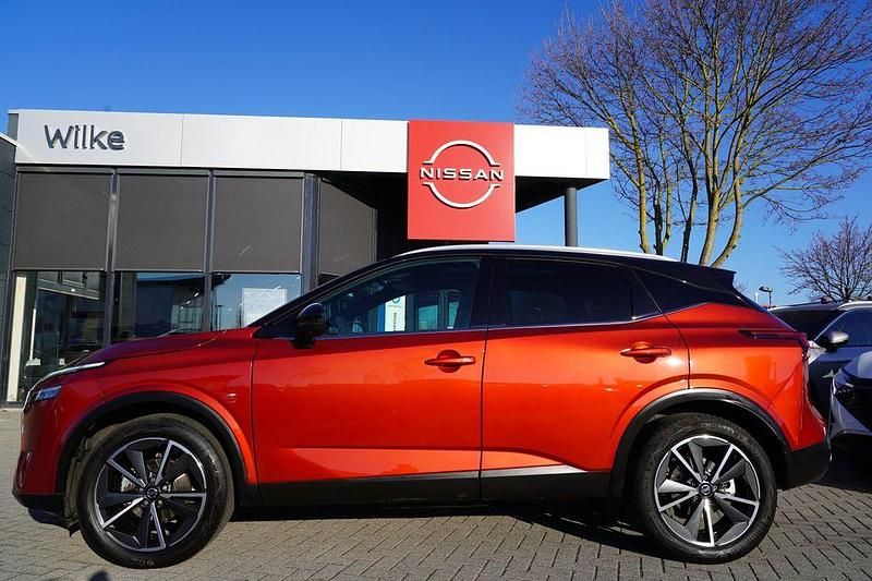 Gebraucht Nissan Qashqai Tekna+ 158 PS (116 kW) 2022 Fuji sunset red/black SUV