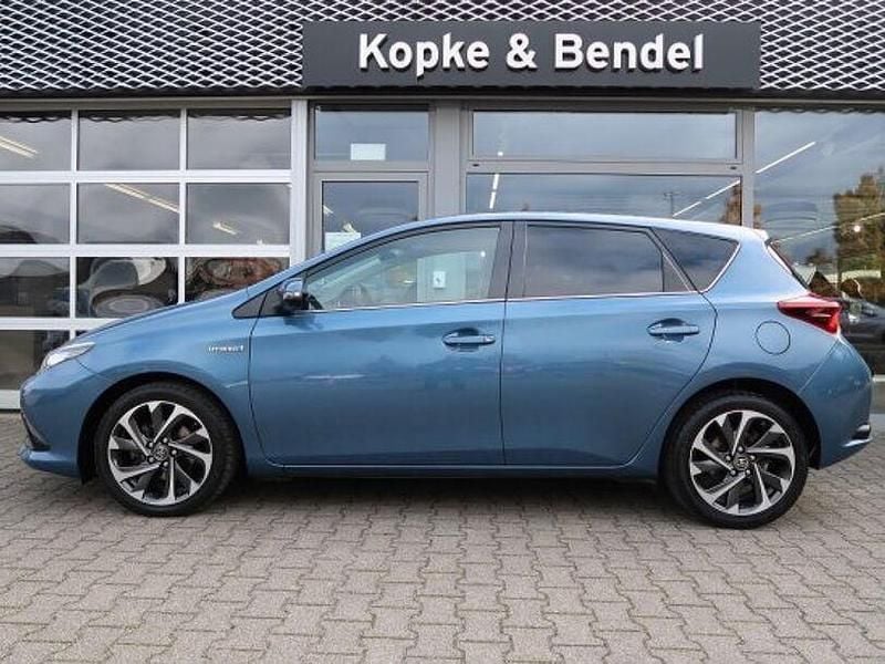 Gebraucht Toyota Auris Hybrid 99 PS (72 kW) 2015 Blue metallic (metallic) Limousine