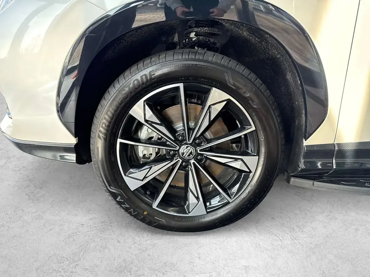 Neu MG HS Luxury 272 PS (200 kW) 2026 Weiss SUV