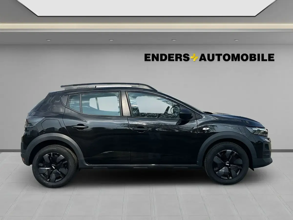 Neu Dacia Sandero Essentiel 122 PS (89 kW) 2026 Schwarz SUV