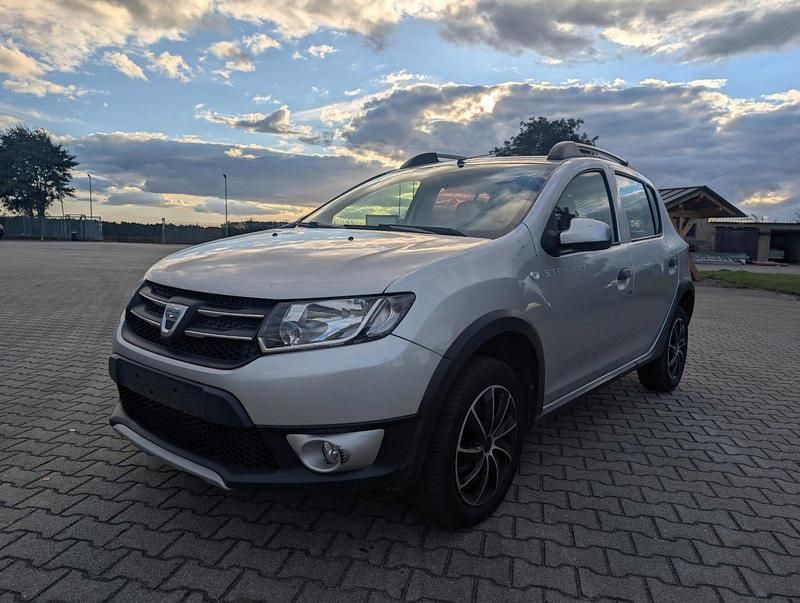 Silber Gebraucht 2013 Dacia Sandero Stepway Kleinwagen | 2.999 € (Guter Preis) - Bild 1/4