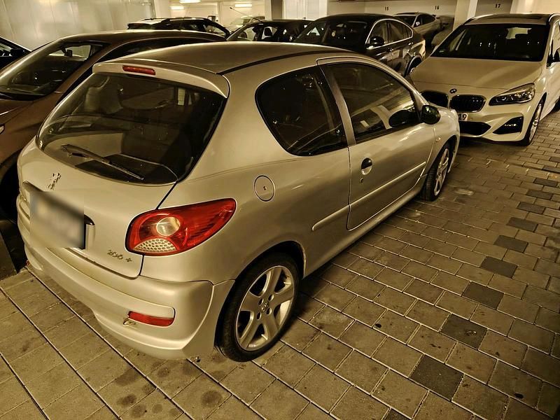 Silber Gebraucht 2012 Peugeot 206 Kleinwagen | 1.500 € (Fairer Preis) - Bild 1/4