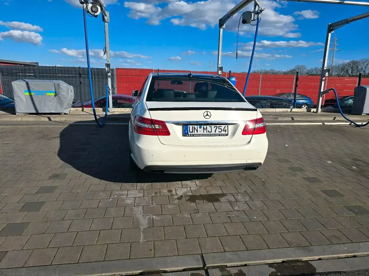 Gebraucht Mercedes E300 AMG line 231 PS (169 kW) 2010 Weiß Limousine