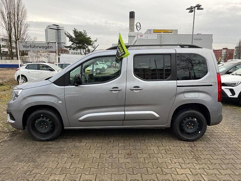 Gebraucht Opel Combo Life Ultimate 131 PS (96 kW) 2023 Kontrast grau/quarz silber Van / Kleinbus