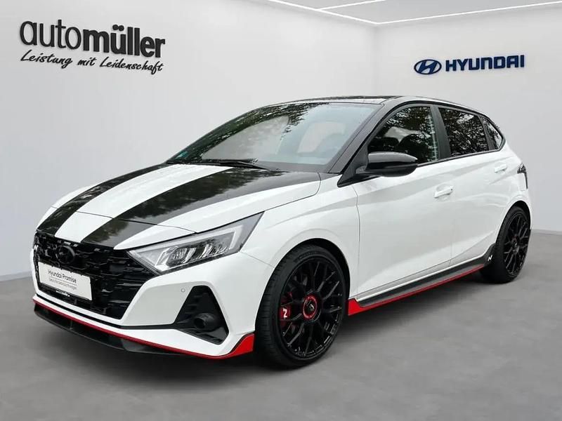 Weiß polar white / phantom black Gebraucht 2022 Hyundai i20 N Performance Limousine | 26.890 € (Teuer) - Bild 1/1
