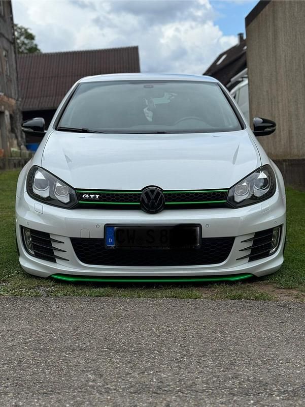 Weiß Gebraucht 2012 VW Golf VII Edition Kleinwagen | 12.860 € (Fairer Preis) - Bild 1/4