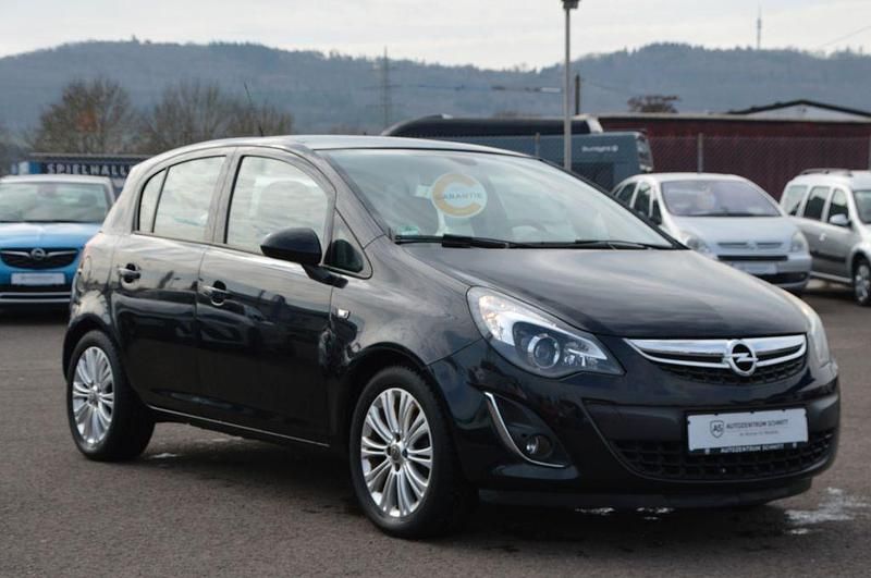 Gebraucht Opel Corsa Innovation 101 PS (74 kW) 2011 Saphirschwarz/black sapphire Kleinwagen