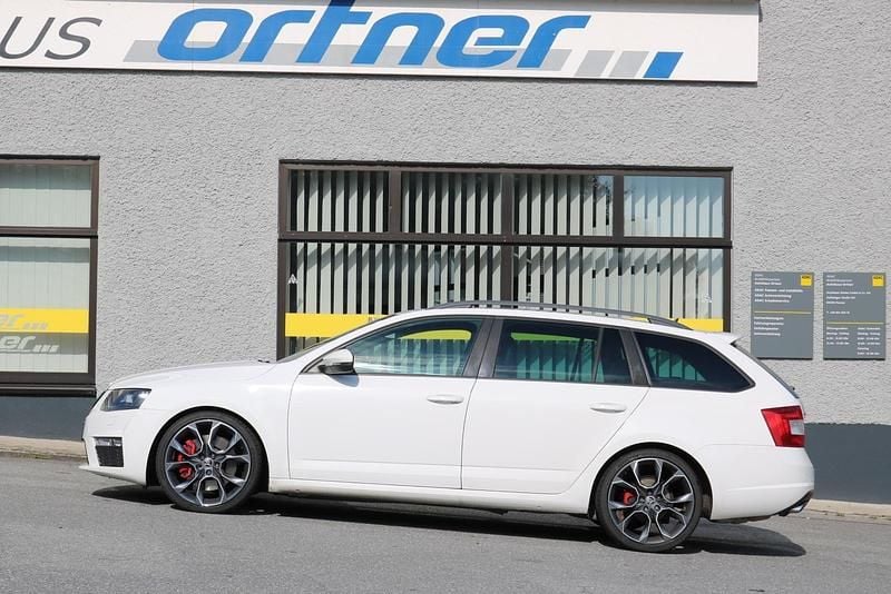 Weiß Gebraucht 2013 Skoda Octavia RS Kombi | 9.650 € (Guter Preis) - Bild 1/4