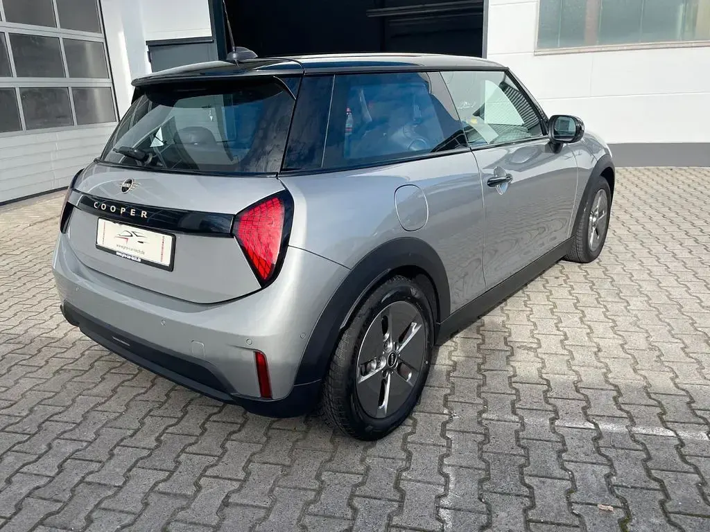 Usata Mini John Cooper Works 156 CV (114 kW) 2024 Grigio Utilitaria