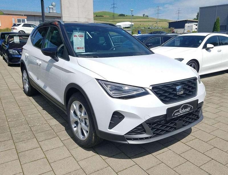 Neu Seat Arona FR 116 PS (85 kW) 2025 Nevadaweiss dach schwarz SUV