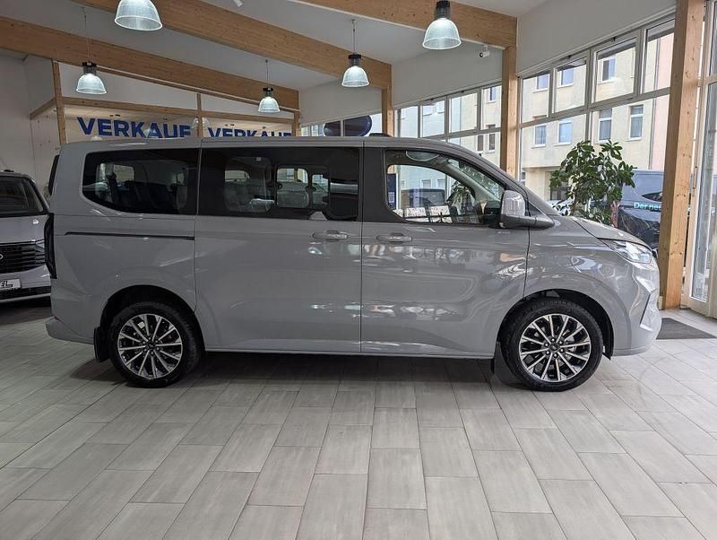 Neu Ford Tourneo Titanium 150 PS (110 kW) 2025 Grau Van / Kleinbus