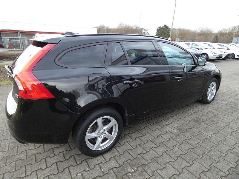 Gebraucht Volvo V60 Kinetic 150 PS (110 kW) 2018 Schwarz Kombi