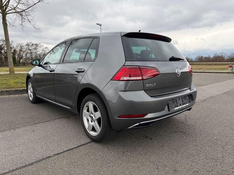Gebraucht VW Golf VII 116 PS (85 kW) 2019 Grau Limousine
