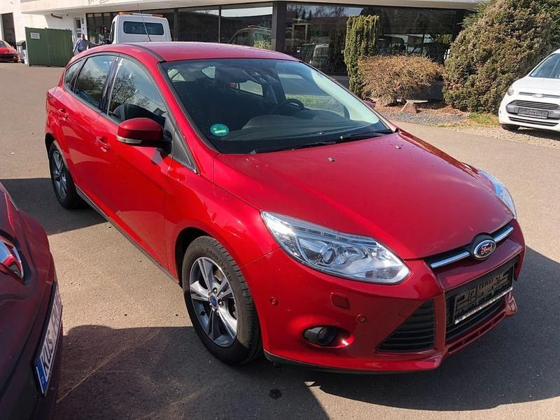 Gebraucht Ford Focus SYNC Edition 125 PS (91 kW) 2014 Rot Limousine