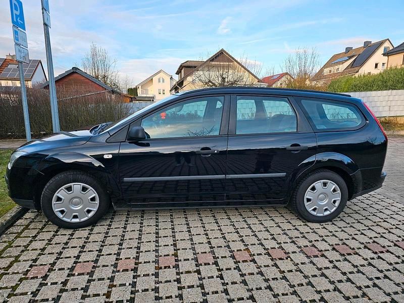 Schwarz Gebraucht 2006 Ford Focus Kombi | 1.700 € - Bild 1/4