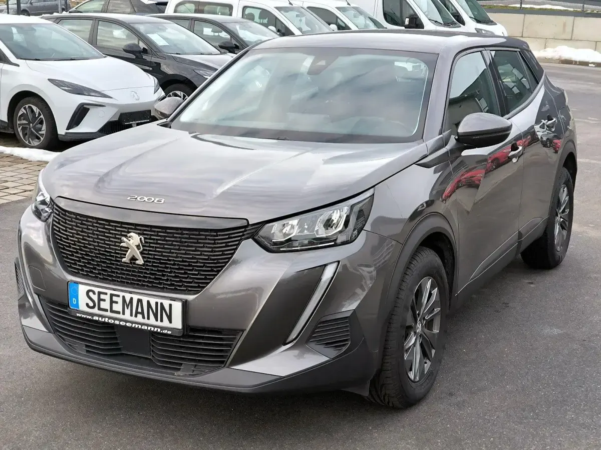 Gebraucht Peugeot 2008 Active 131 PS (96 kW) 2021 Grau SUV