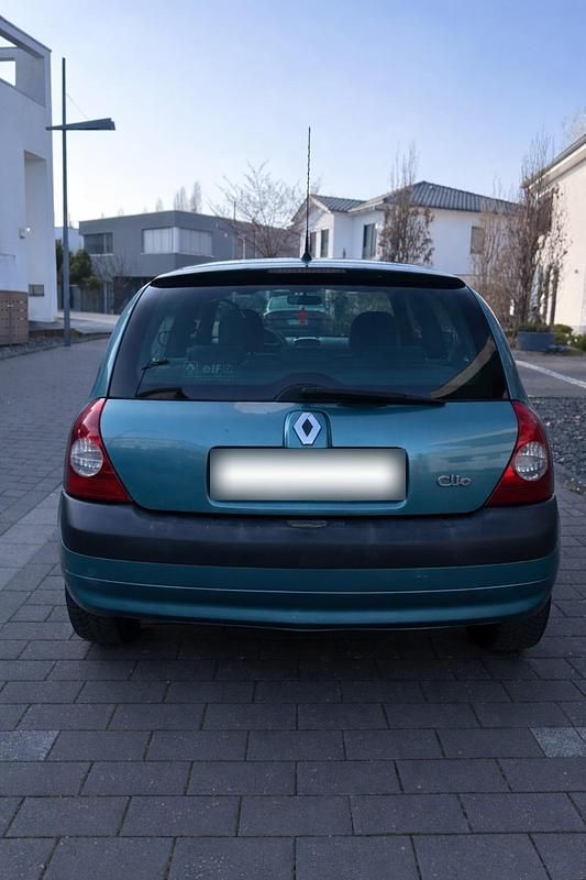 Second-hand Renault Clio II 75 CP (55 kW) 2003 Albastru Hatchback