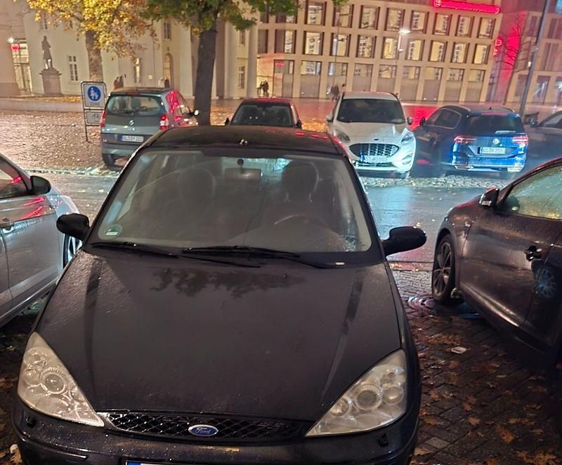 Schwarz Gebraucht 2008 Ford Focus Ambiente Limousine | 800 € (Superpreis) - Bild 1/3