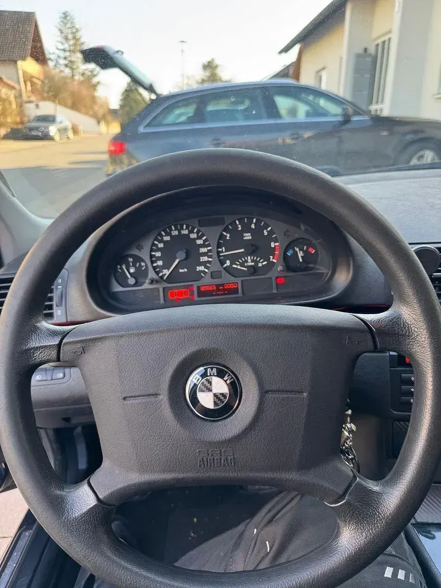 Używany BMW 320 M Performance 150 KM (110 kW) 1999 Niebieski Sedan/Limuzyna
