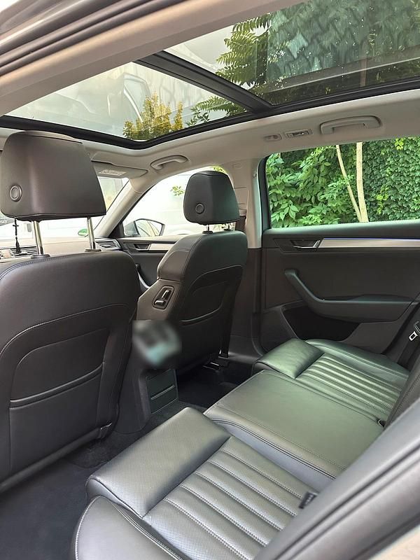 Gebraucht Skoda Superb Premium Edition 150 PS (110 kW) 2018 Silber Kombi