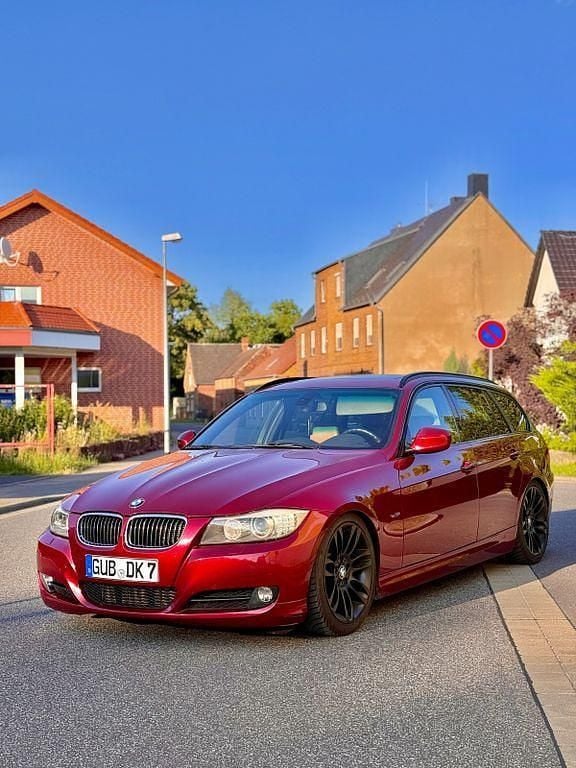 Rot Gebraucht 2010 BMW 325 Performance Kombi | 8.700 € (Fairer Preis) - Bild 1/4