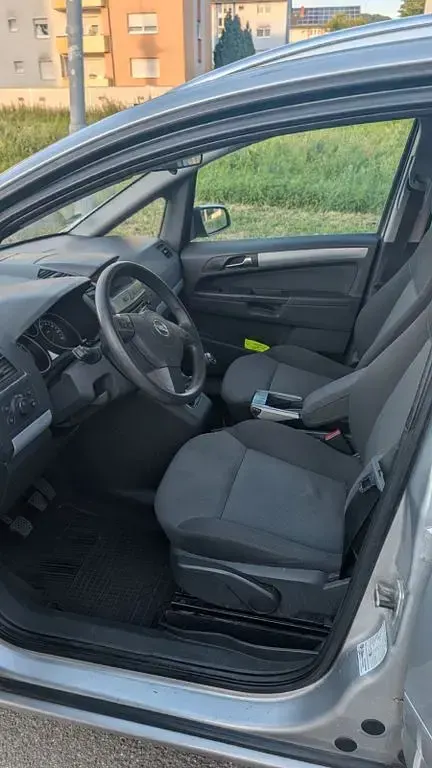 Gebraucht Opel Zafira 140 PS (102 kW) 2008 Silber Van / Kleinbus