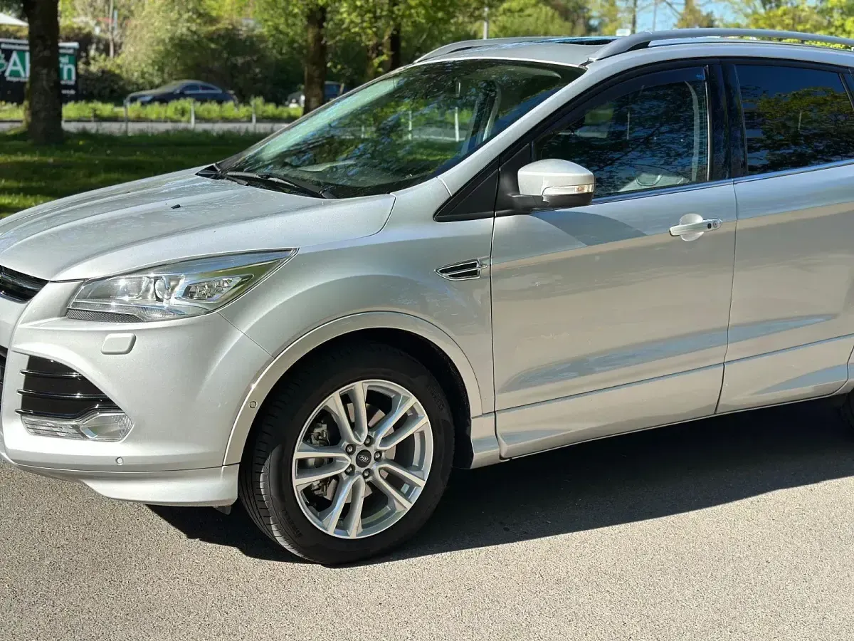 Gebraucht Ford Kuga Titanium 163 PS (119 kW) 2014 Silber SUV