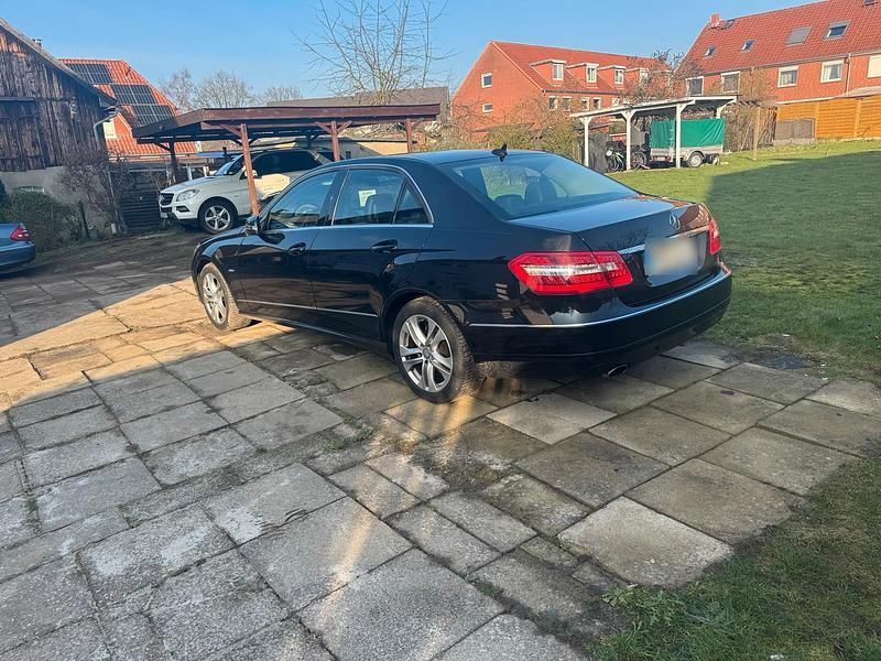 Gebraucht Mercedes E200 184 PS (135 kW) 2010 Schwarz Limousine
