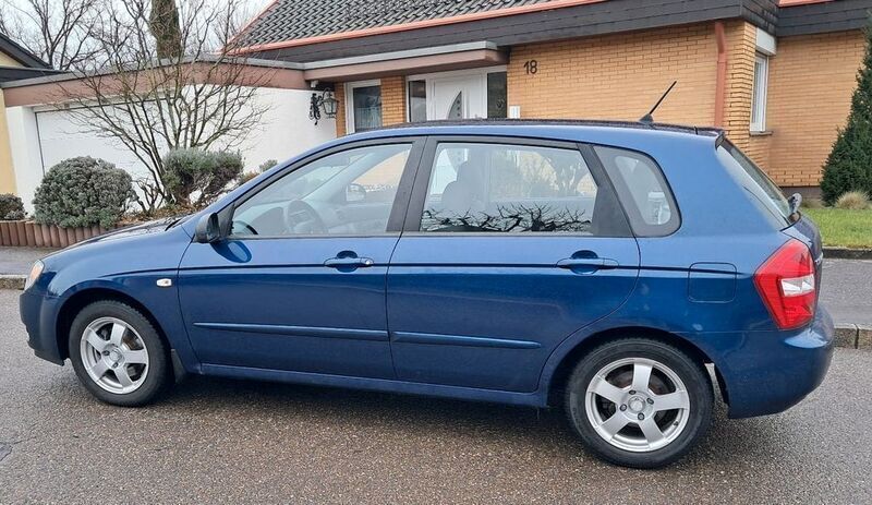 Blau Gebraucht 2006 Kia Ceed Limousine | 3.800 € - Bild 1/4