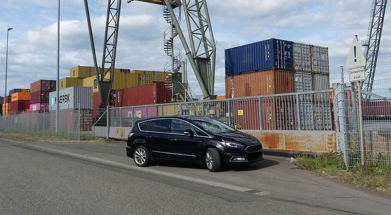 Schwarz Gebraucht 2017 Ford S-MAX Vignale Van / Kleinbus | 13.800 € (Fairer Preis) - Bild 1/4