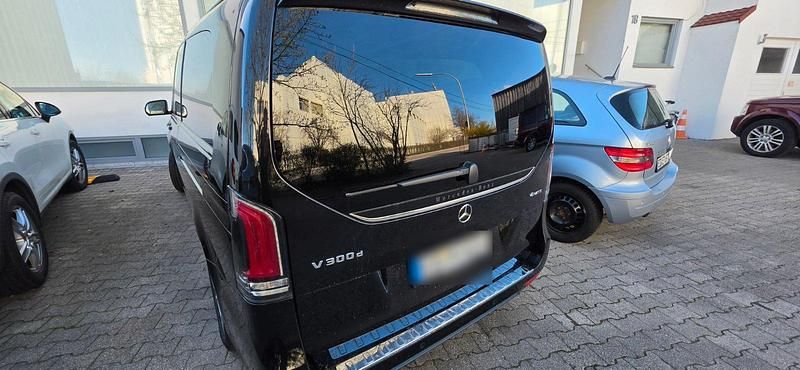 Gebraucht Mercedes V300 237 PS (174 kW) 2024 Schwarz Van / Kleinbus