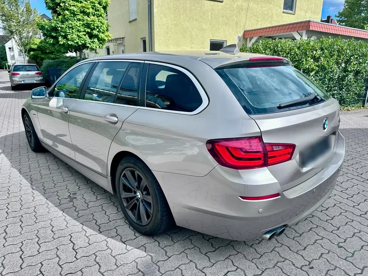 Gebraucht BMW 520 184 PS (135 kW) 2011 Grau Kombi