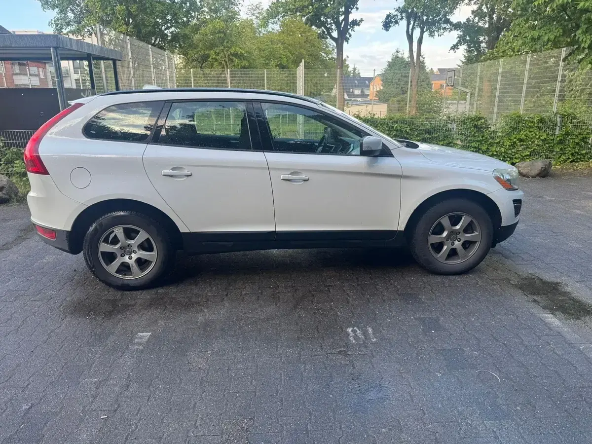 Gebraucht Volvo XC60 163 PS (119 kW) 2010 Silber SUV