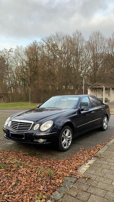 Blau Gebraucht 2006 Mercedes E350 Avantgarde Limousine | 3.500 € (Superpreis) - Bild 1/4