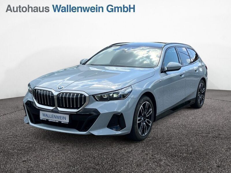 Grau Gebraucht 2024 BMW 520 M Sport Kombi | 59.500 € (Fairer Preis) - Bild 1/4