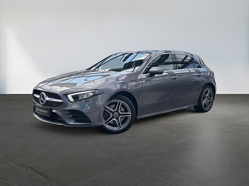 Grau Gebraucht 2020 Mercedes A250 AMG Limousine | 27.834 € (Fairer Preis) - Bild 1/4