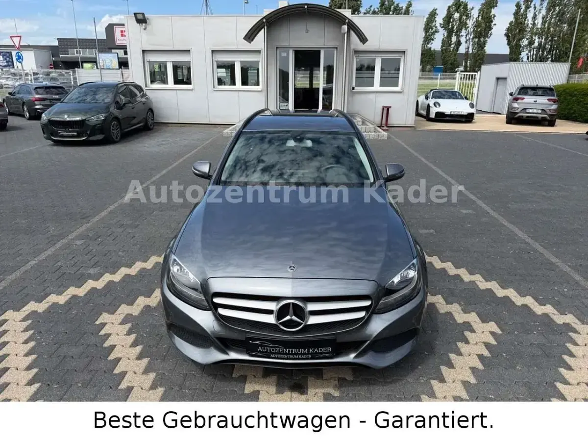 Gebraucht Mercedes C180 156 PS (114 kW) 2017 Selenitgrau Kombi