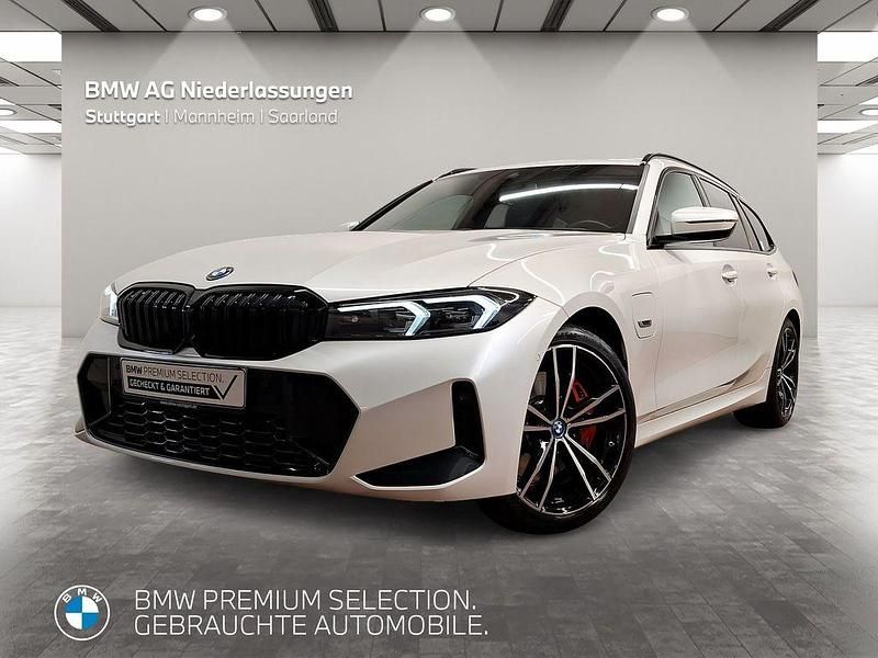 Weiß Gebraucht 2022 BMW 330e M Sport Kombi | 36.180 € (Etwas zu teuer) - Bild 1/4