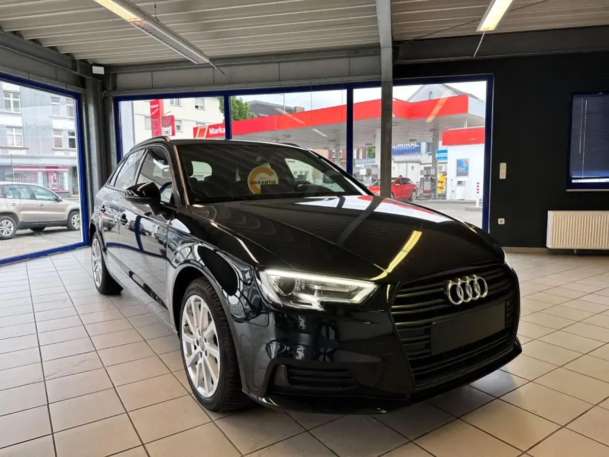Gebraucht Audi A3 Design 116 PS (85 kW) 2018 Schwarz Limousine