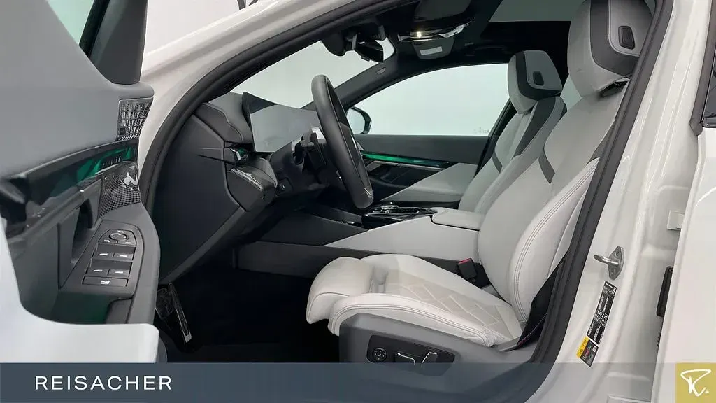 Gebraucht BMW 550e M Sport 490 PS (360 kW) 2025 Weiß Limousine
