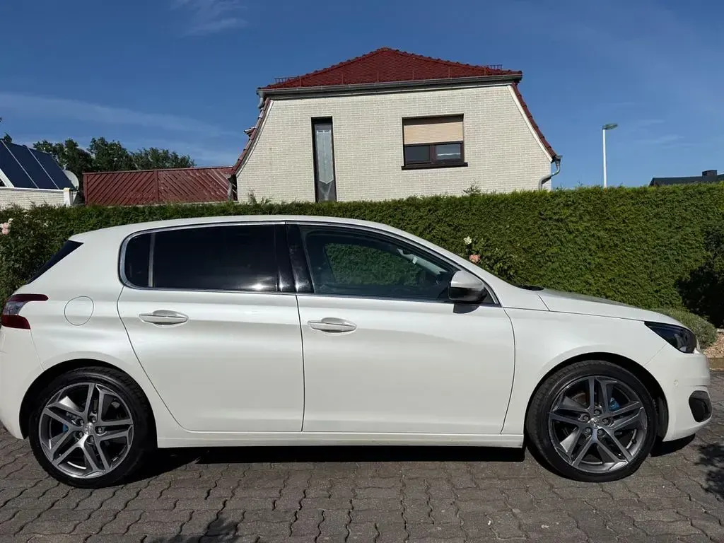 Gebraucht Peugeot 308 Allure 131 PS (96 kW) 2014 Weiß Limousine