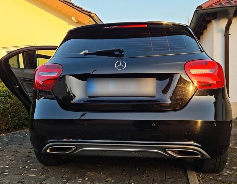 Gebraucht Mercedes A160 102 PS (75 kW) 2016 Schwarz Kleinwagen