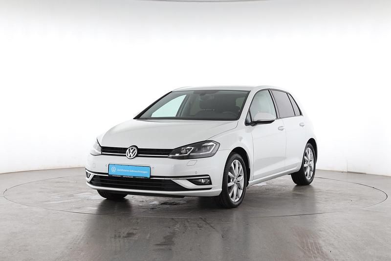 Weiß Gebraucht 2017 VW Golf VII Highline Limousine | 15.930 € (Fairer Preis) - Bild 1/4