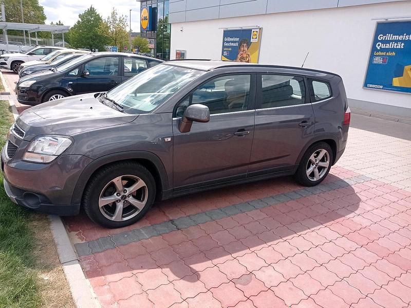Grau Gebraucht 2011 Chevrolet Orlando SUV | 6.000 € (Fairer Preis) - Bild 1/4