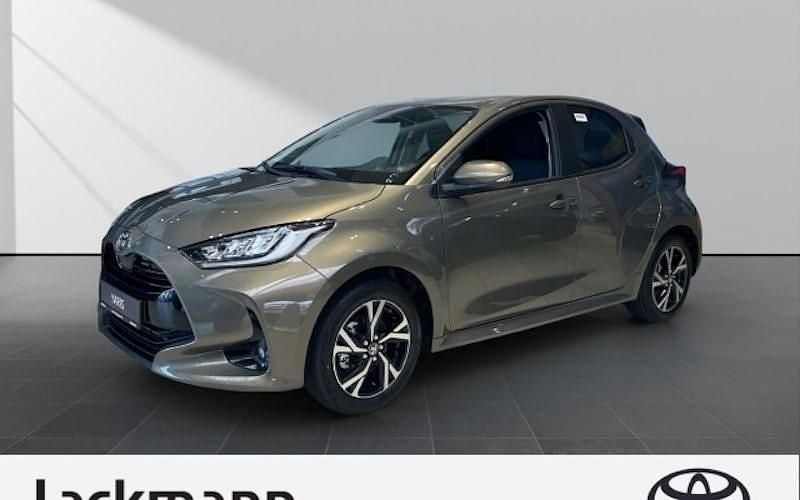Super white 2 Neu 2025 Toyota Yaris Hybrid Comfort Limousine | 23.480 € (Guter Preis) - Bild 1/4