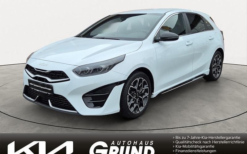 Weiß Gebraucht 2022 Kia Ceed GT GT-Line Limousine | 20.490 € (Fairer Preis) - Bild 1/4