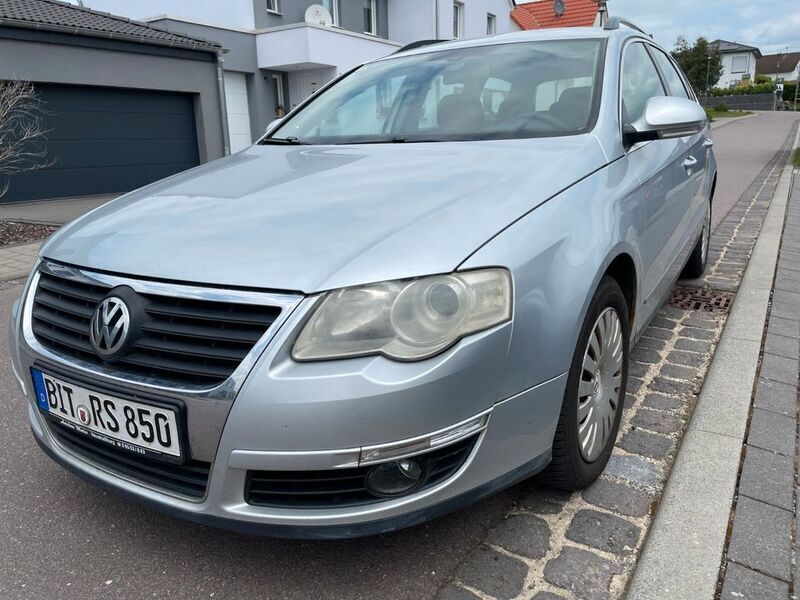 Silber Gebraucht 2006 VW Passat Comfortline Kombi | 1.111 € (Superpreis) - Bild 1/4