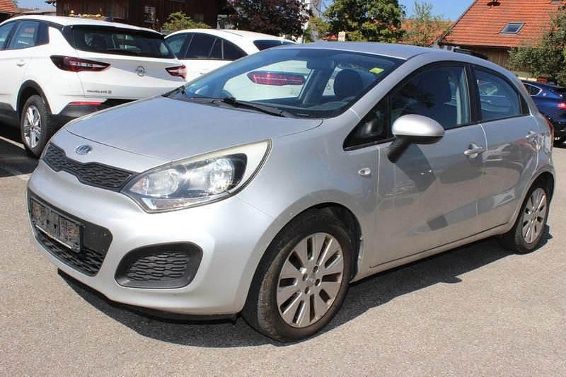 Silber Gebraucht 2012 Kia Rio Edition 7 Limousine | 2.900 € (Fairer Preis) - Bild 1/4