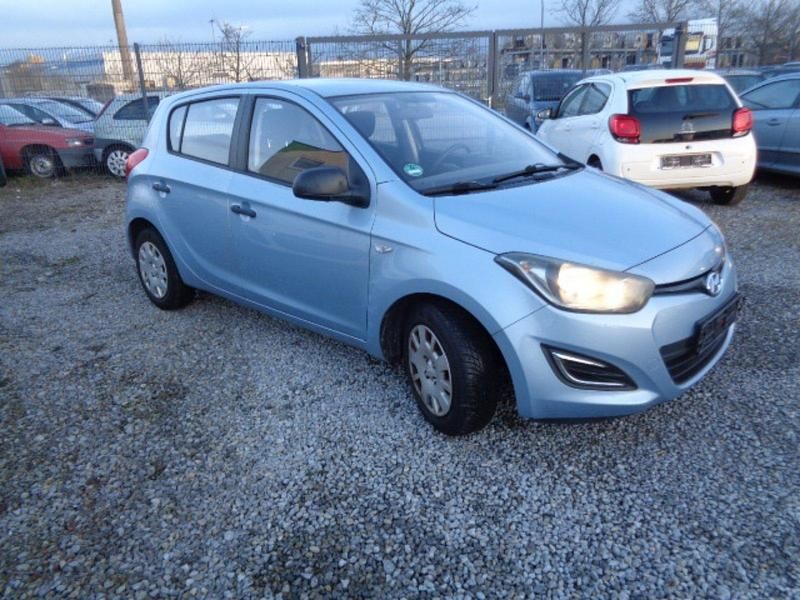Gebraucht Hyundai i20 86 PS (63 kW) 2013 Blau Kleinwagen